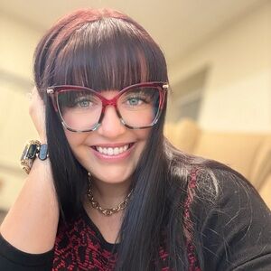 Meet your Posher, Suzanne